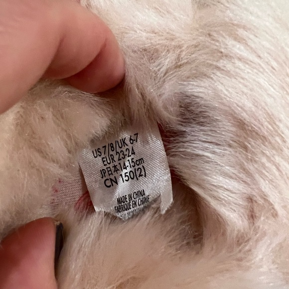 Worn once! Disney Princess pink and fur slippers in size 7/8 - Picture 3 of 3